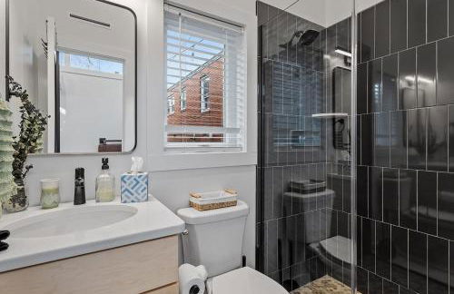 The Acorn - Tiny House in HISTORIC OAKWOOD - Foto 6