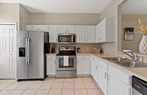 Elegant 3 BDR Townhome in Desirable Regal Palms - Foto 23