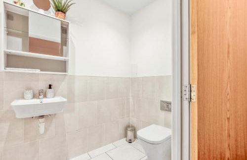 Modern 3-Bed Penthouse with Terrace & Gym, Near Canary Wharf, Weekly deals - Foto 14