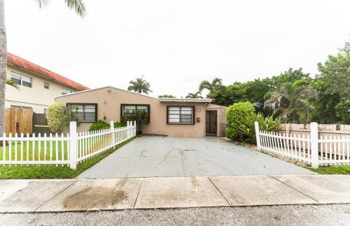 Spacious 5BR Home with Pool, Near Downtown & Beach - Foto 7