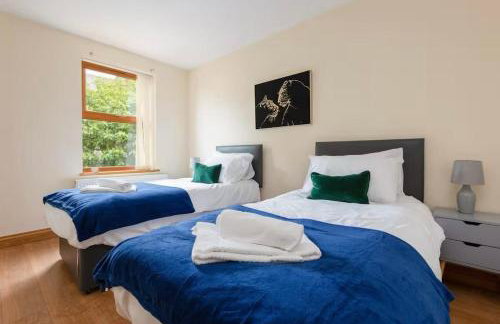 Albert Stays - 5 bed Sleeps 11 - Free Parking - Photo 19