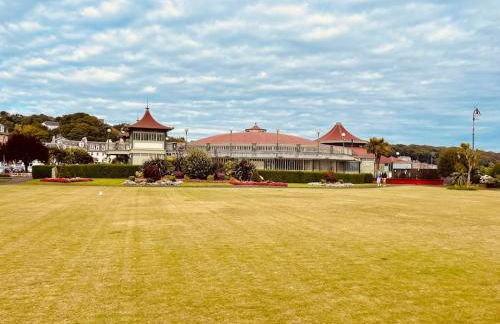 Beautiful spacious old schoolhouse with stunning sea views and beach nearby - Foto 32