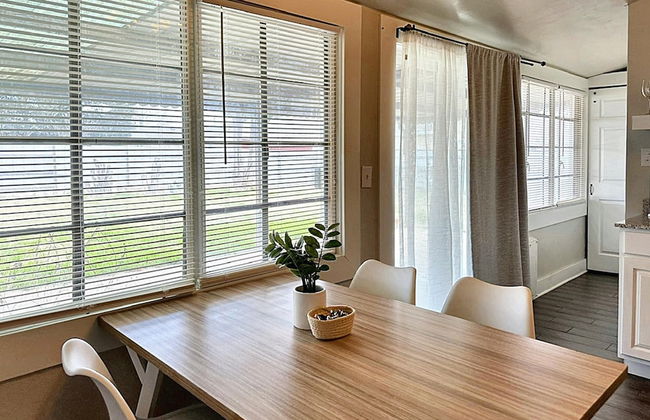 Cozy Charm Studio W 2BR I Fully Furnished - Photo 11