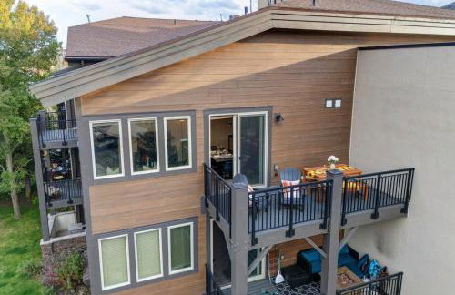 KBM Resorts Crestview Condos Spacious condo near Olympic Park with gas fireplace year-round pool hot tub city wide shuttle access. CVC-308B - Foto 45
