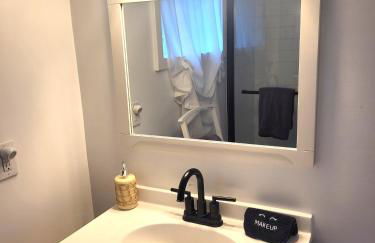 Restoration - Hot Tub, AC, and Great Location! - Foto 43