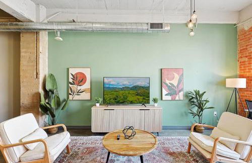 Luxury 1 Bed Downtown Views, POOL GYM Theater Room - Foto 10