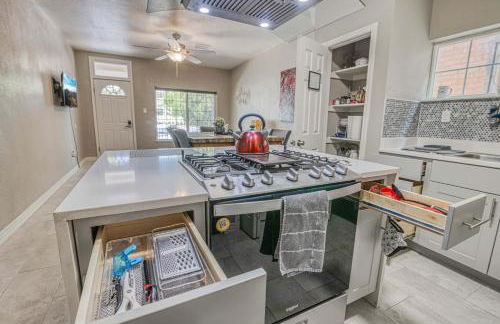 Close to All, Restful Duplex A in Downtown, UTEP, Hospitals - Foto 2