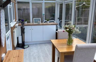 Cozy & Self Contained Garden Bungalow - Foto 20