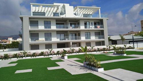 Apartamento en primera línea de playa, con piscina y garaje en Torrox Costa - Photo 2