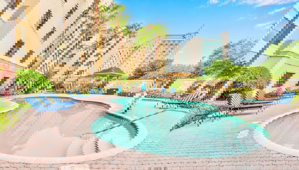 Modern 1BR Suite - King Bed Pool - Near Disney - Foto 1, Habitación