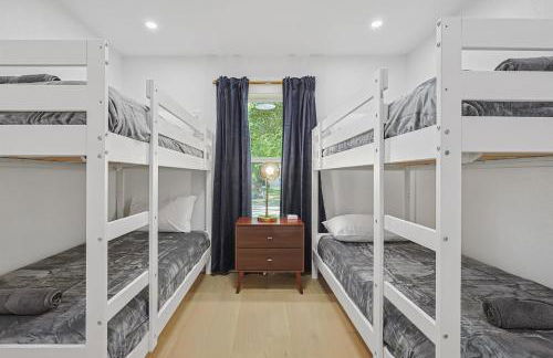 3-BD 3-BA Bungalow ft Backyard w Deck & Firepit - Foto 34