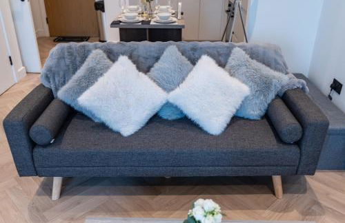 Luxury 2 Bed Apartment, with a balcony city & canal view in Manchester City Centre! - Foto 9