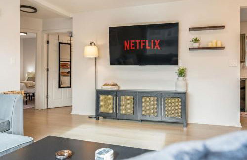 Central Denver Hangout with Huge Backyard - Foto 8