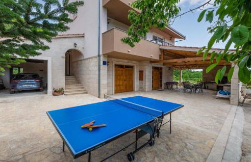 Three-Bedroom Apartment In Ostrvica - Photo 6