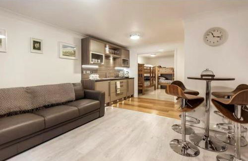 Guest home 10 Bed bunkhouse - Photo 1