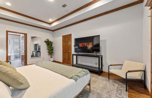 Golf-Side Luxe Escape Sleeps 13 Hot Tub & Theater - Foto 21