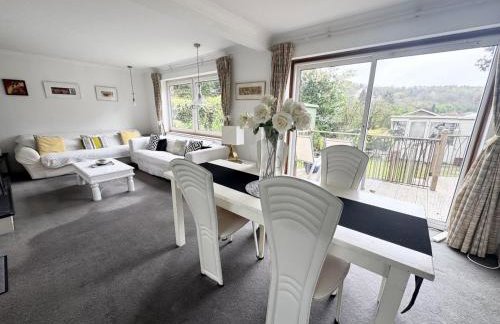 3 Bed with parking, ideal for families - Photo 5