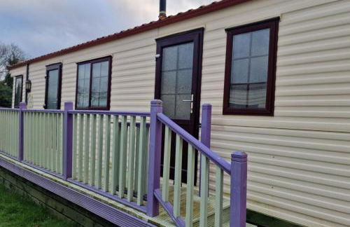 Caravan - Sleeps 4 - Pet Friendly - Parking - Foto 3