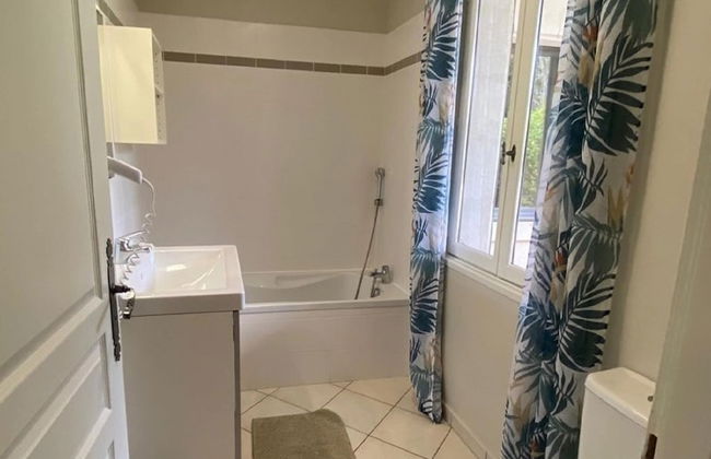 Luxury Villa With Covered Terrace in Chalais - Foto 26