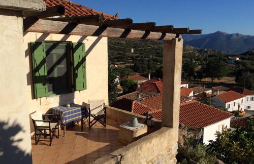 Lillian's Traditional House - Photo 1