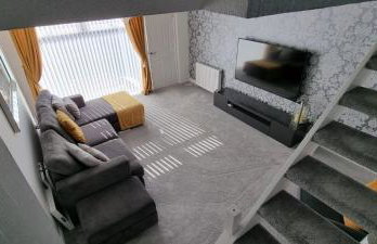 Beautiful 2 bed house close to M74 and Strathclyde Park - Foto 1