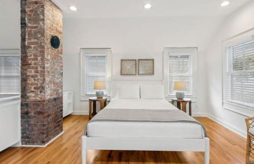 Rare Downtown Oasis | Private Pool + Parking - Foto 7