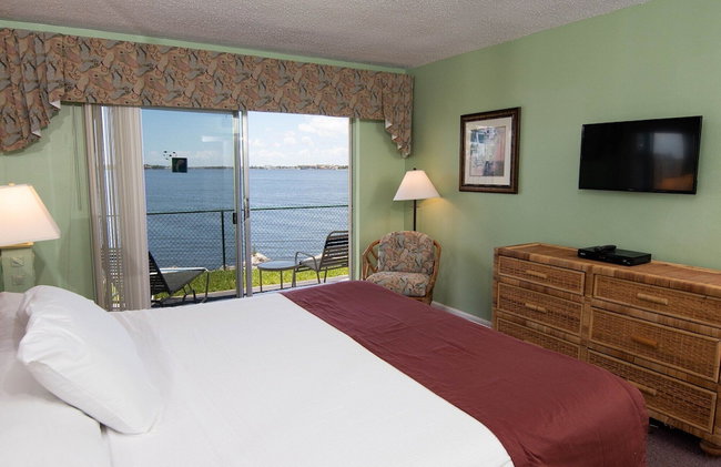 Palm Beach Waterfront Suites - Photo 24