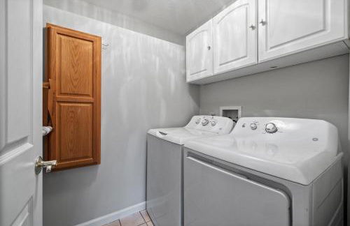 Huge Retreat w Alaska King, Pool & Jacuzzi Tub Indoor - Foto 47