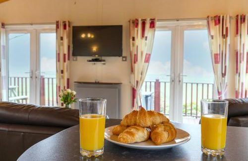 Finest Retreats - Whitsand Bay Lodge - Photo 11