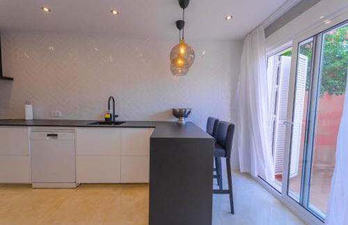 Beautiful Frontline beach Townhouse - Photo 23