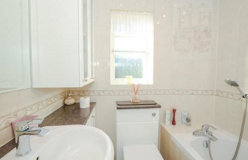 A Riverside Paradise in The City w Garden and Free Parking - A 2 Bed Home in London Sleeps 4! - Foto 32