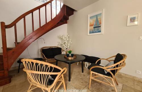 Dors Fée Duplex avec Toit-Terrasse et Salle de Jeux - Centre Bourg à 4 min du Puy duFou - Foto 15