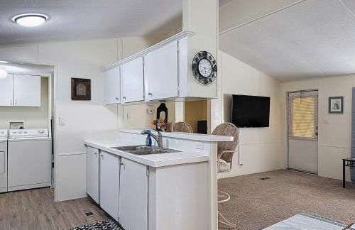 Forest Hideaway • Screened Porch • Grill - Foto 12