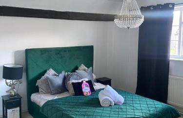 Farmhouse Retreat with Hot Tub, Pool, Horses, Games Room, Free Car Park, Only 45 min from Oxford Circus - Foto 28