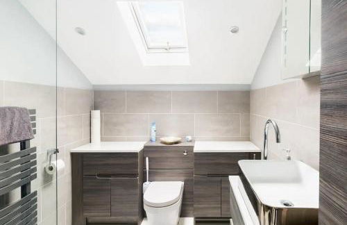 Spacious 5 Bed & Hot Tub Sleeps 12, near Stratford upon Avon - Foto 9