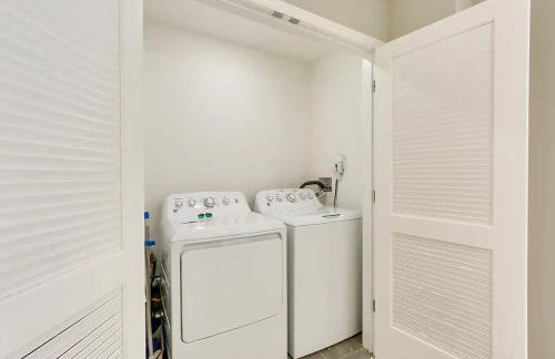 Modern City Getaway Near Downtown Newark & NYC - Photo 19