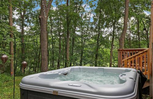 Rare Gem! Game Room, Hot Tub, Near Lake, Pet Ok - Foto 49