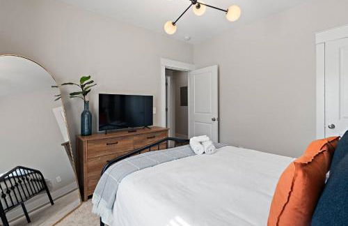 *NEW* Charm on Church ~ Cozy, Modern, Downtown Apt - Foto 12