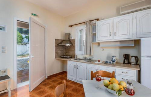 Lorraine's Cottage Style Studios, shared swimming pool and bbq only for guests at Simotata village - Photo 71