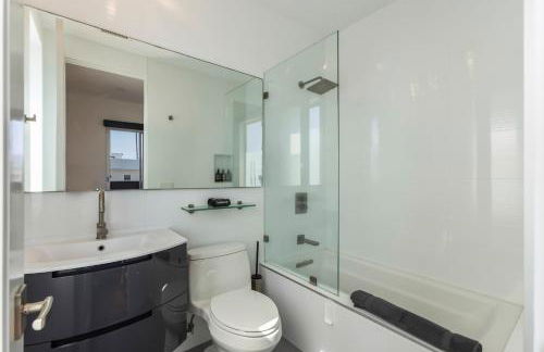 5BR Modern West Hollywood Retreat - Foto 61