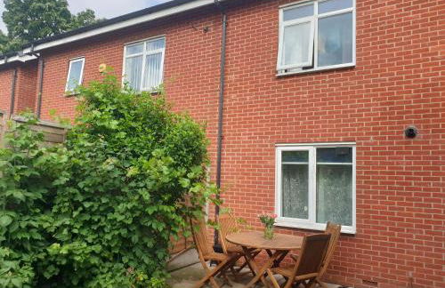 BrumStay - 4 Bedrooms TownHouse sleeps 6 with Driveway Parking and Garden - Foto 28