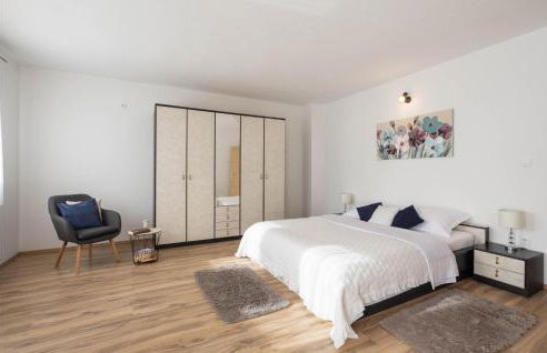 Awesome Home In Tugare With Kitchen - Foto 8