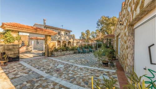 2 Bedroom Nice Home In Puig Ventos - Foto 4, Garden