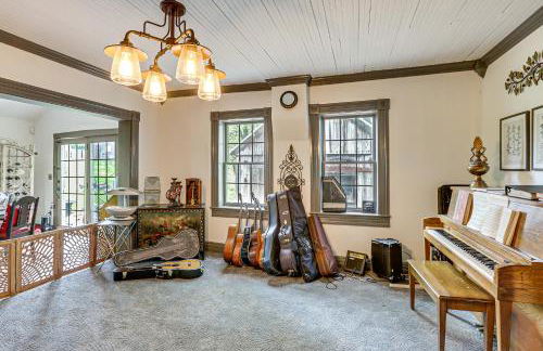 Spacious and Historic Cabin in New Haven with Pond! - Foto 13