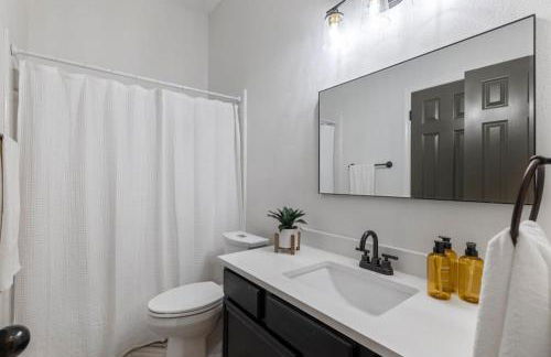 The Bonnie - 5 Bed Near Everything - Photo 41