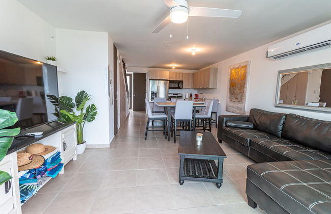 3 Bedroom Oceanfront Beach House - Photo 9