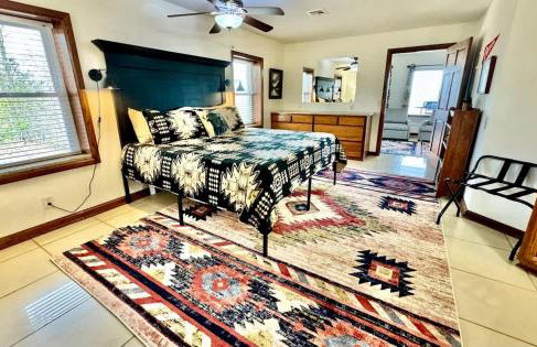 Secluded Riverfront Cabin with Bluff Views, Gated Privacy & Scenic Trail Access in Tahlequah, Oklahoma - Foto 3