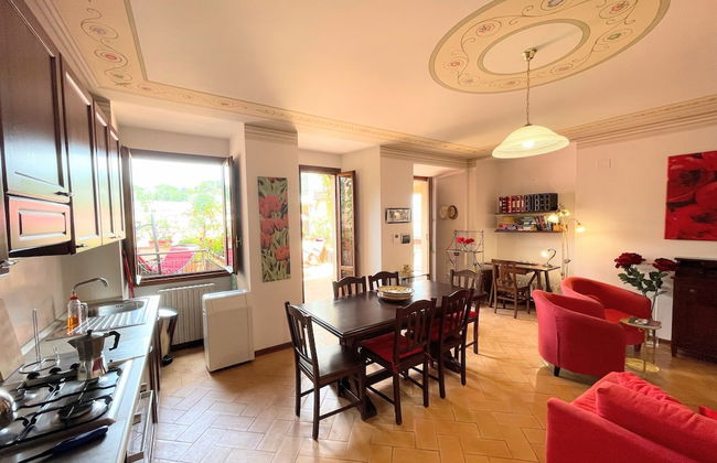 Central Spoleto Apartment With Large Sunny Terrace With Views - Photo 18