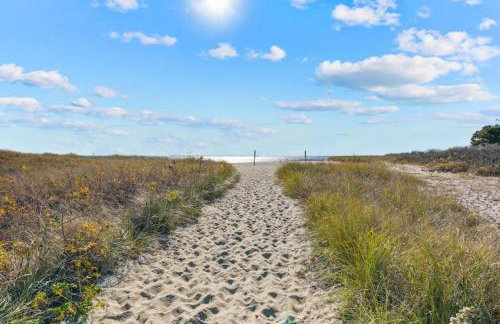 Cozy Spacious Home Walk to the Beach and 1 Mile to Downtown Hyannis - Photo 14