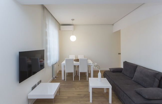 Modern Apartment in the City Center - Photo 8